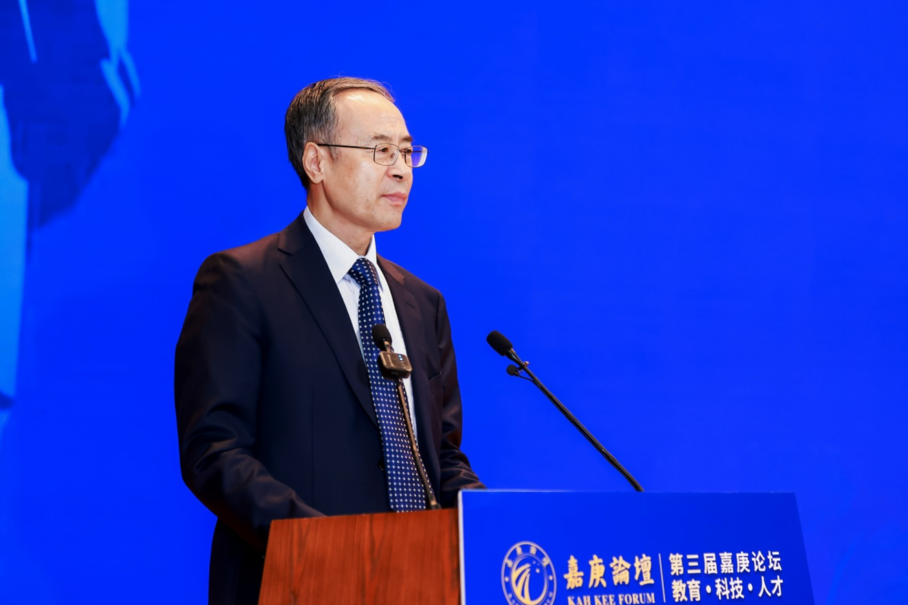 萬(wàn)立駿出席第三屆嘉庚論壇等活動(dòng)并在廈門(mén)調(diào)研